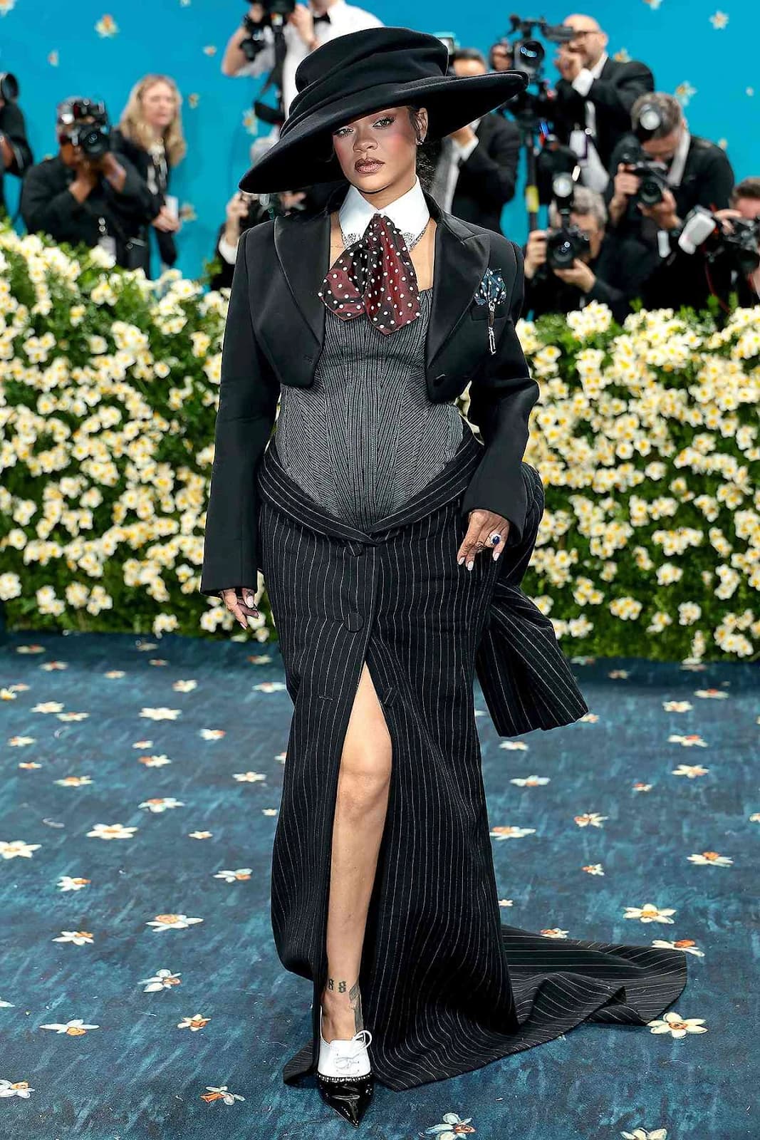 Pregnant Rihanna in black on the Red Carpet at 2025 Met Gala