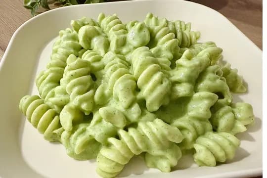 Cooling pasta to a baby-safe temperature and serving for baby-led weaning—letting your baby explore textures and flavors of avocado broccoli pasta.