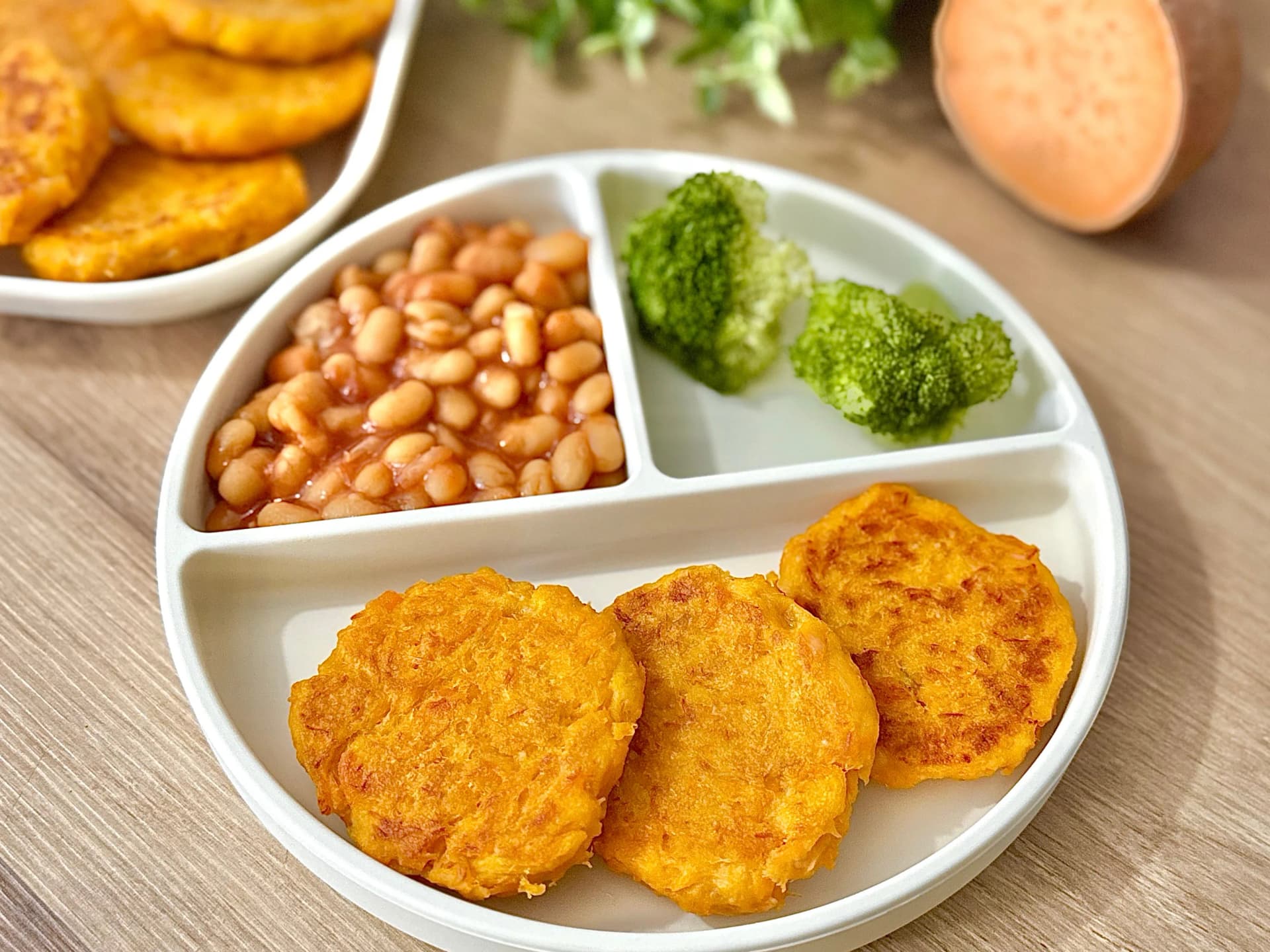 Healthy salmon patties recipe for kids, served with baked beans and steamed broccoli. This meal is great for baby-led weaning and toddlers.