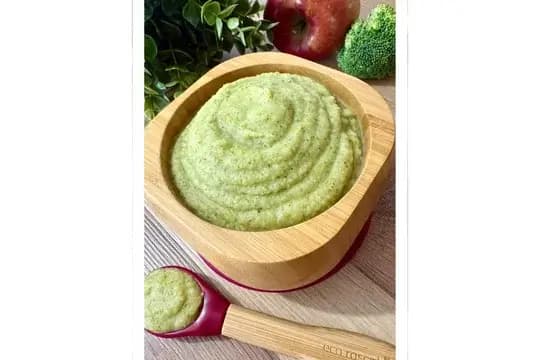Cooling apple broccoli purée before serving to baby in small portions.