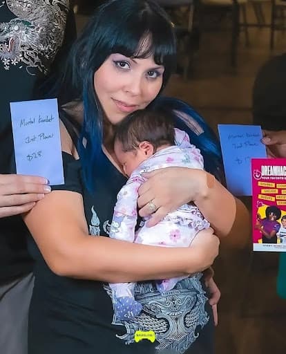 New Florida Mom Wins Mortal Kombat Tournament While Holding Her 5-Day-Old Baby in Arms