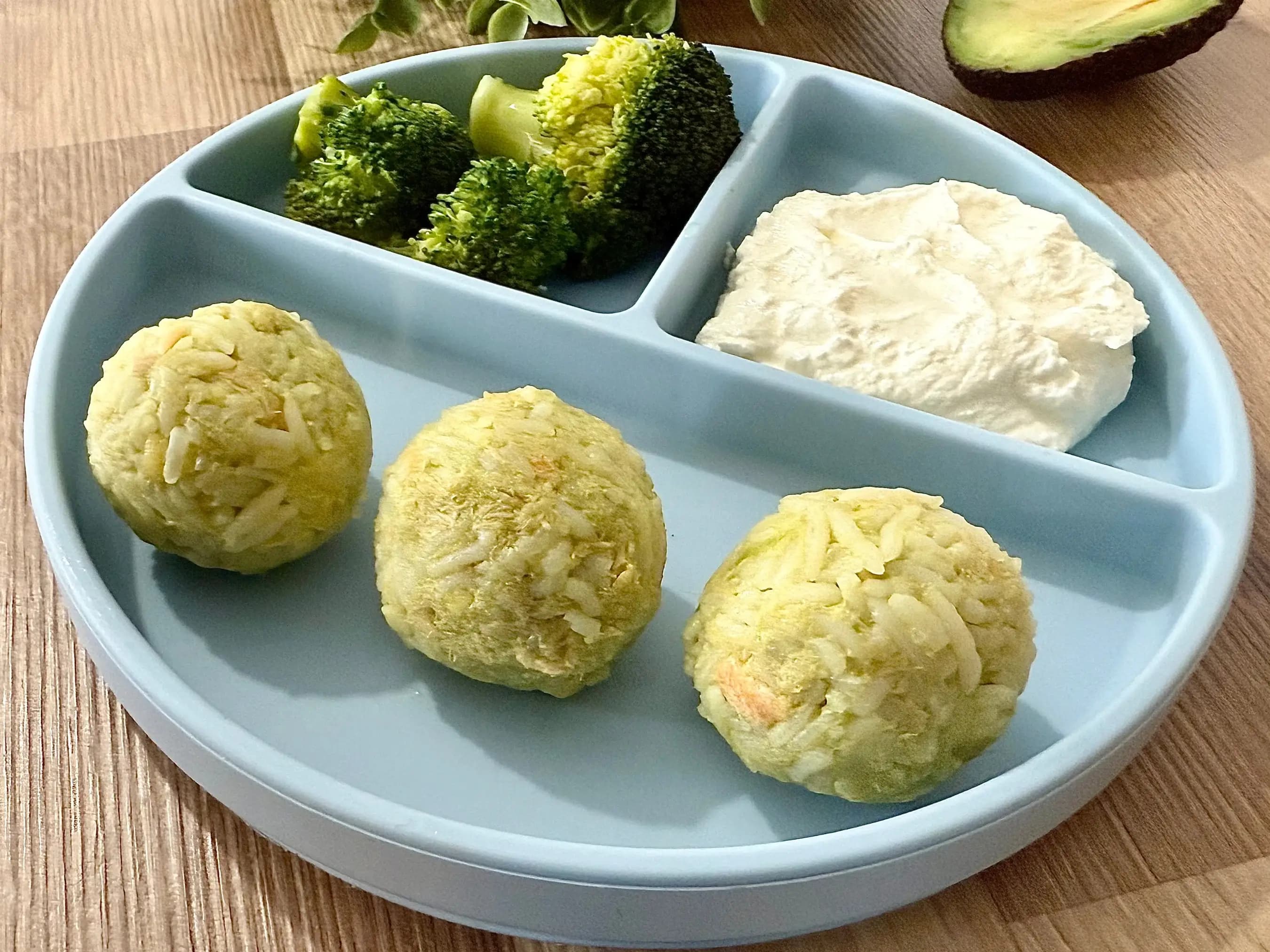 A smooth and creamy sweet potato puree served in a bowl. Perfect for babies, meal prep, or as a healthy side dish. Easy homemade recipe packed with nutrients.