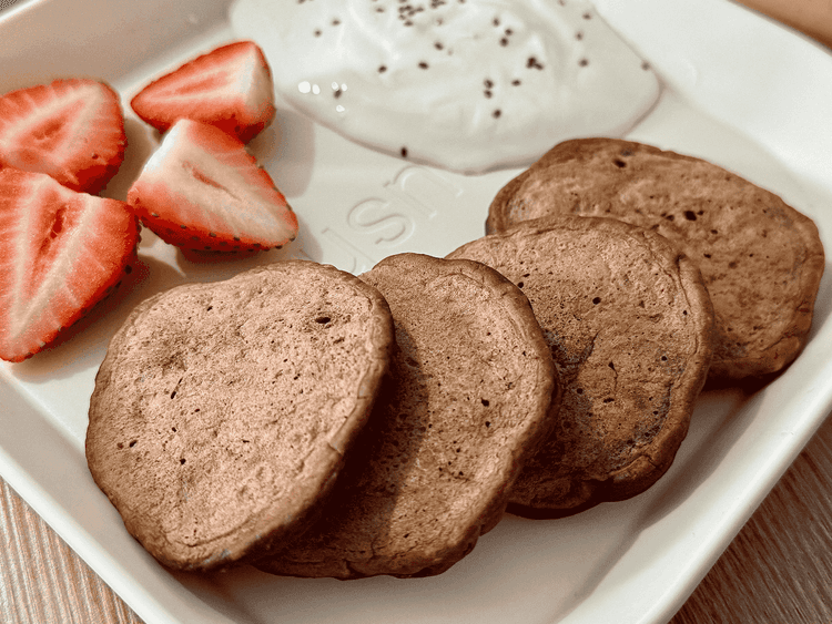 Easy Chocolate Banana Pancakes