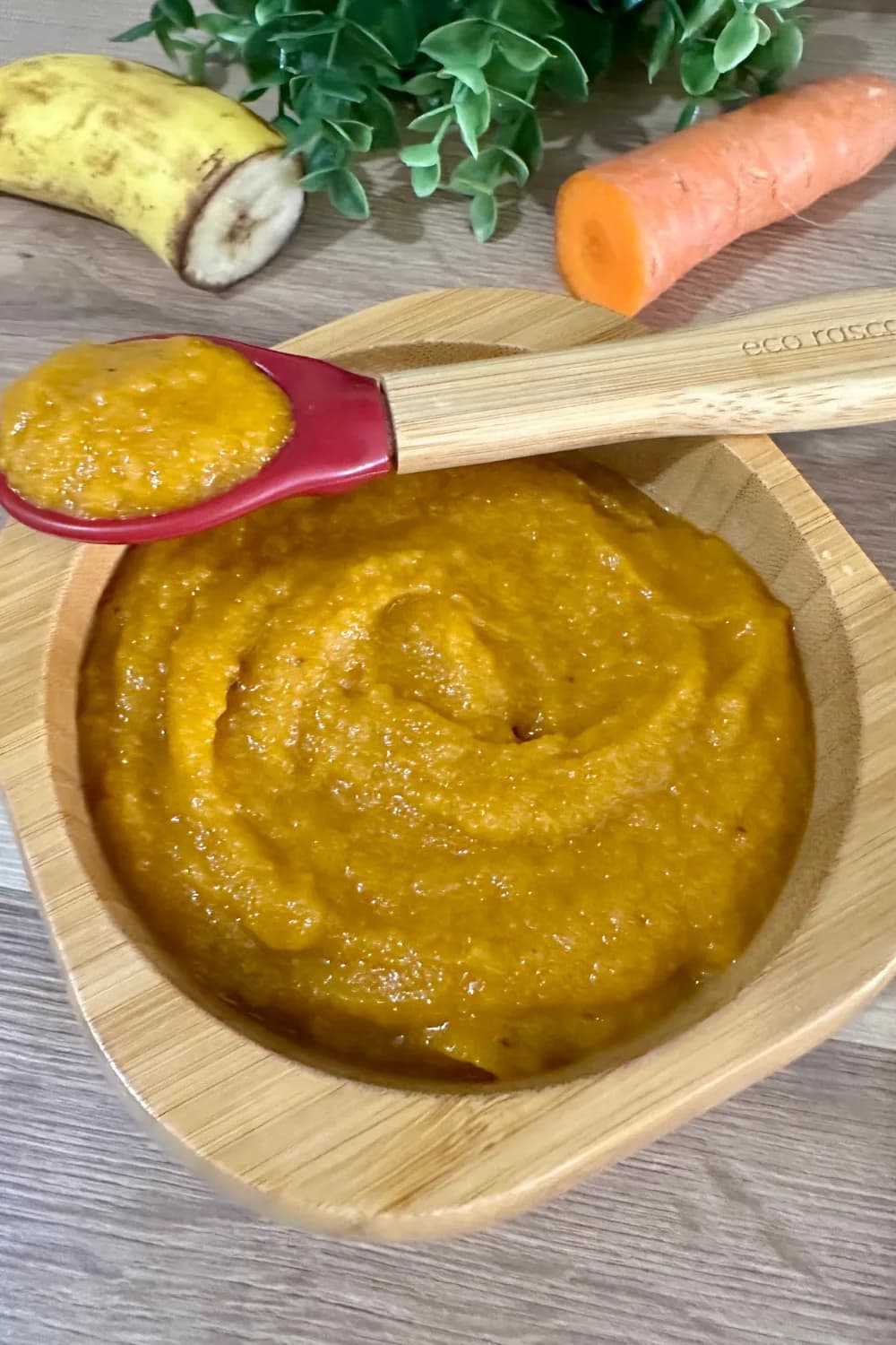 Smooth and Nutritious Banana Carrot Puree Alt Text: A bowl of creamy banana carrot puree, rich in vitamins and perfect for babies or a healthy snack.