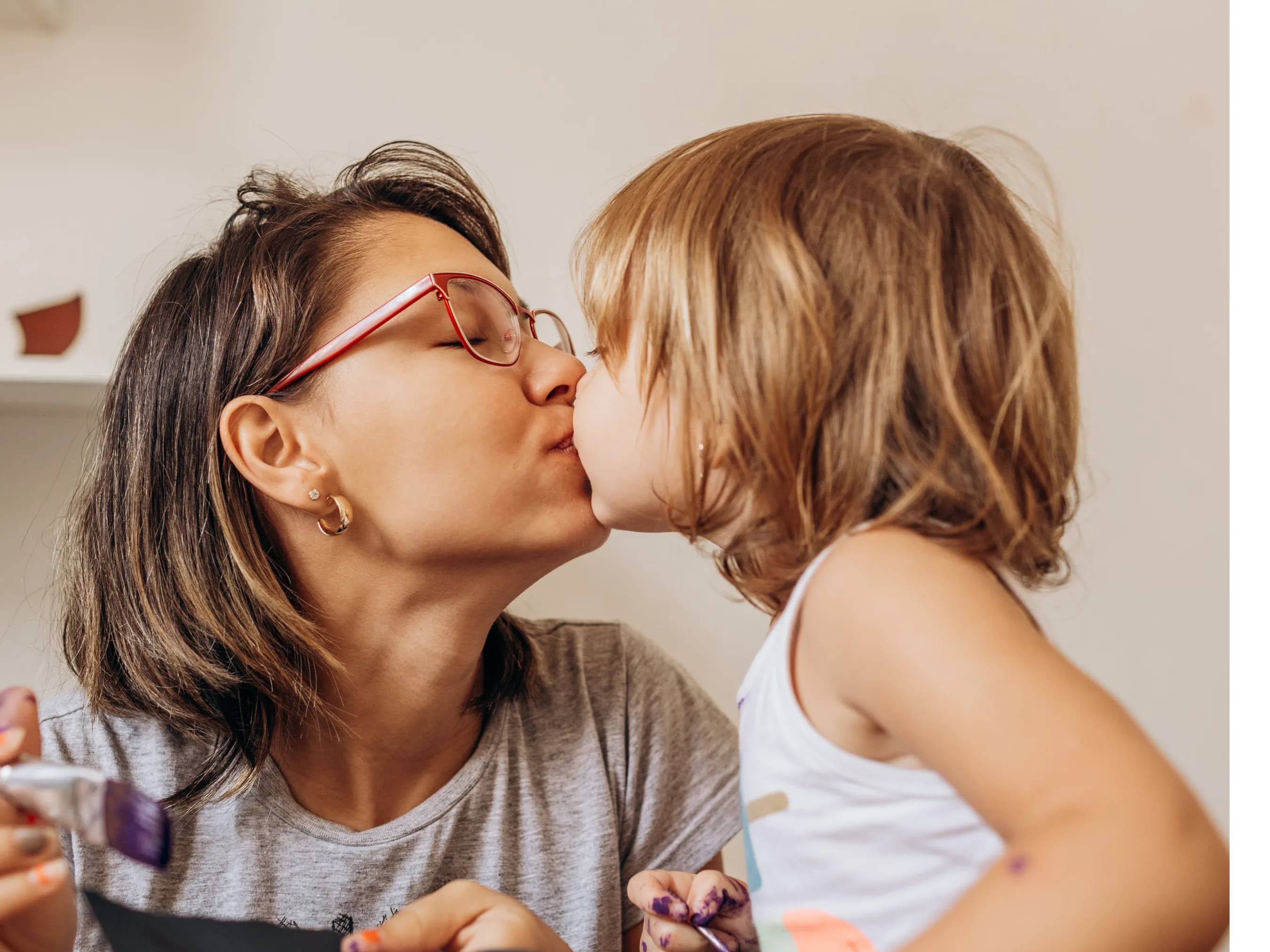8 Sweet Signs Your Toddler Loves You