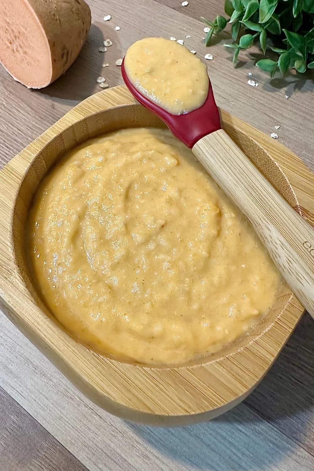 Creamy sweet potato and oats porridge for babies and toddlers, rich in fiber and nutrients.