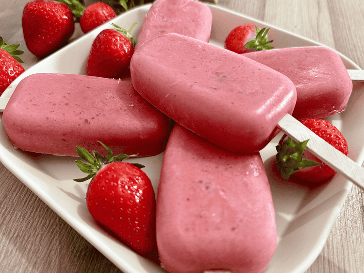 Homemade Strawberry Yoghurt Popsicles
